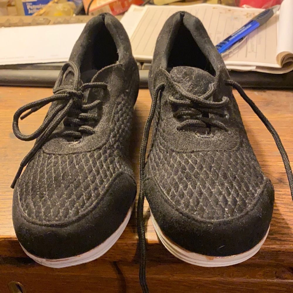 Stretch & Form by Beacon sneakers sz. 5.5 medium